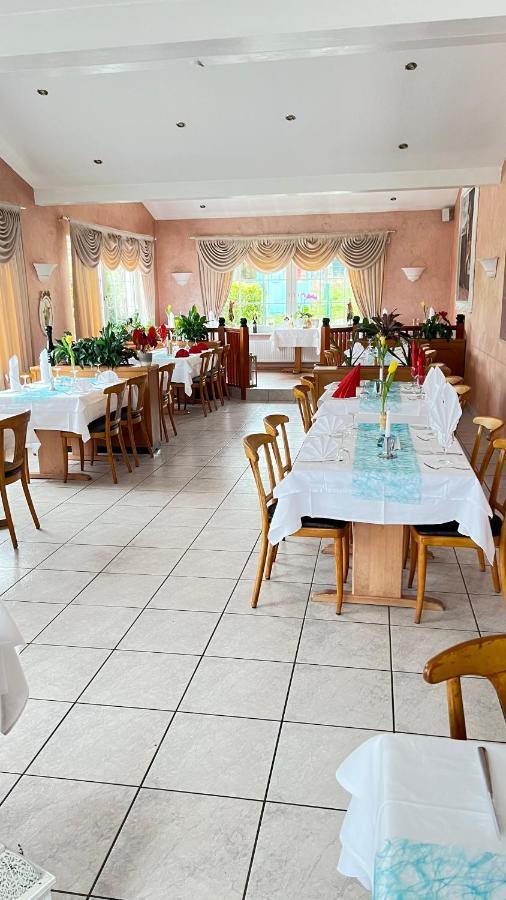 Hotel & Restaurant Am Kirschberg Alten Buseck Buitenkant foto