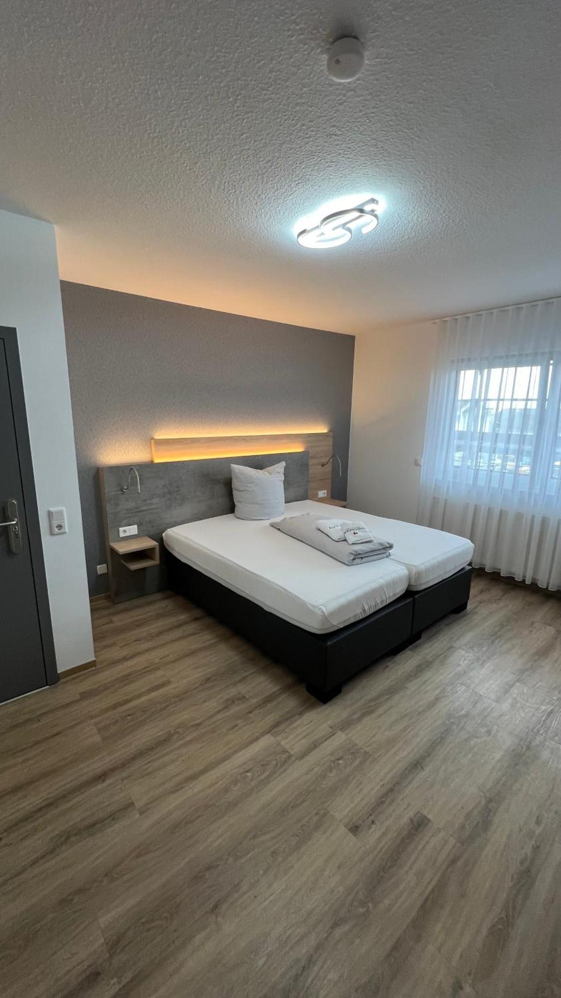 Hotel & Restaurant Am Kirschberg Alten Buseck Buitenkant foto