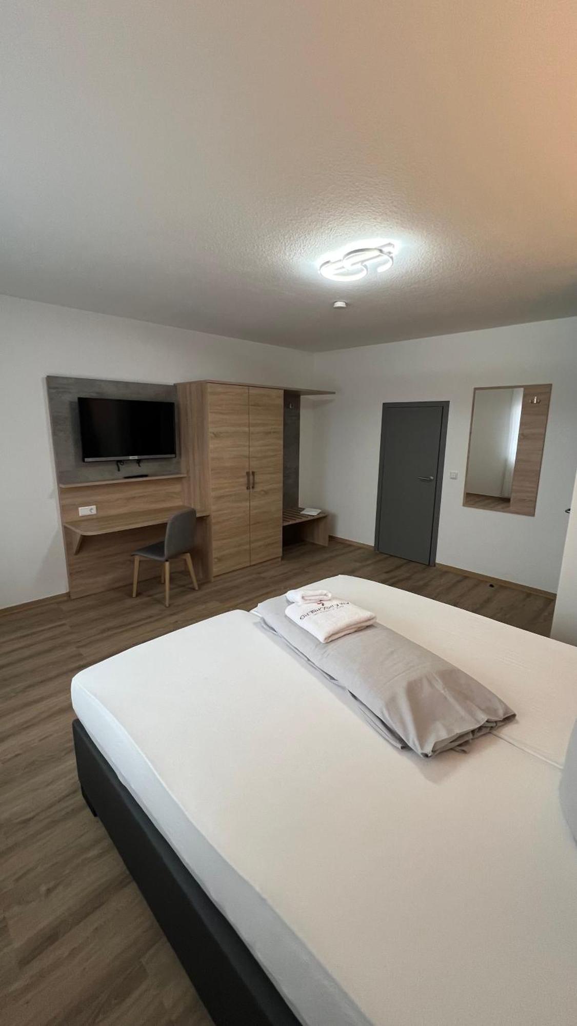 Hotel & Restaurant Am Kirschberg Alten Buseck Buitenkant foto