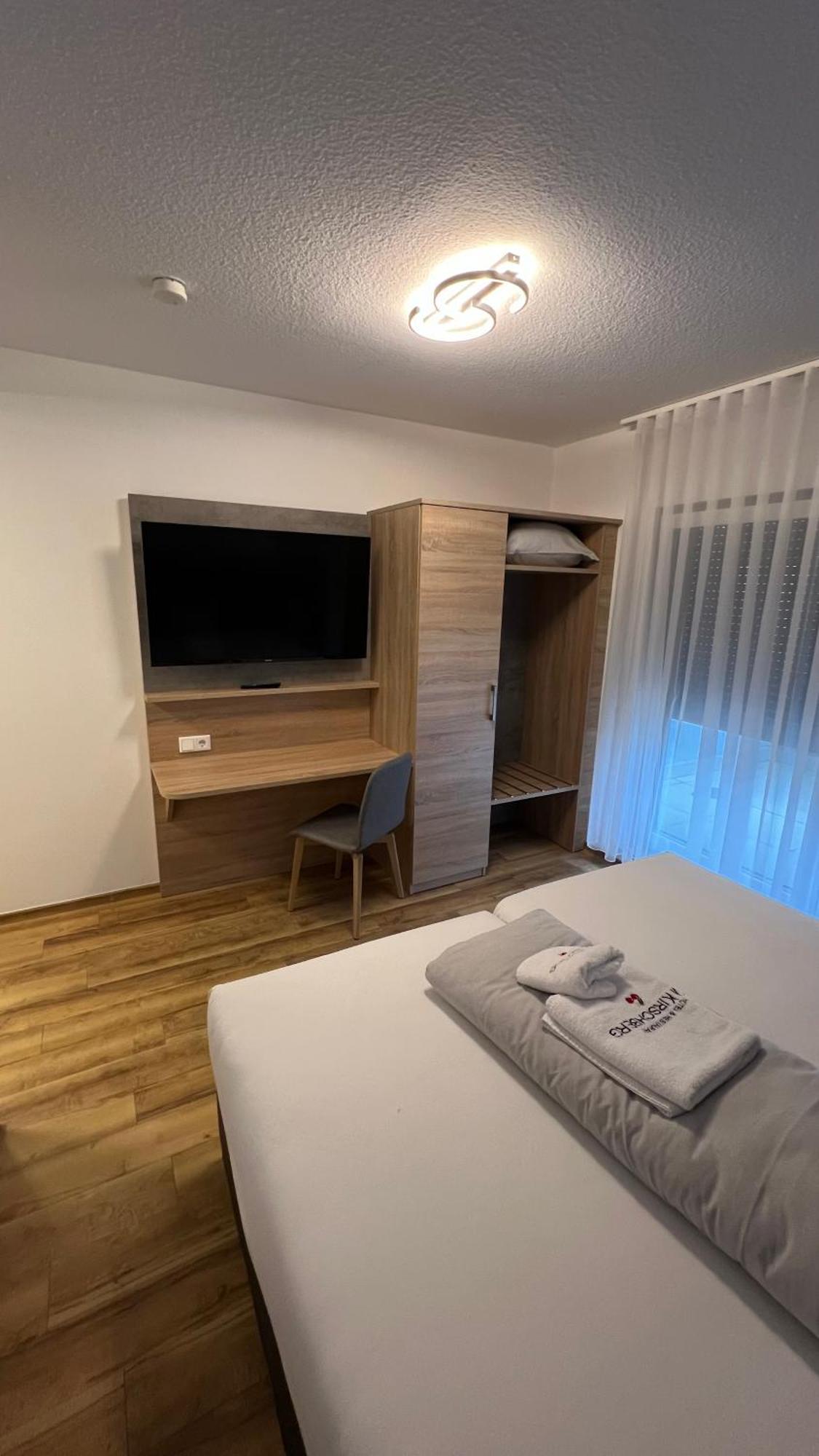 Hotel & Restaurant Am Kirschberg Alten Buseck Buitenkant foto