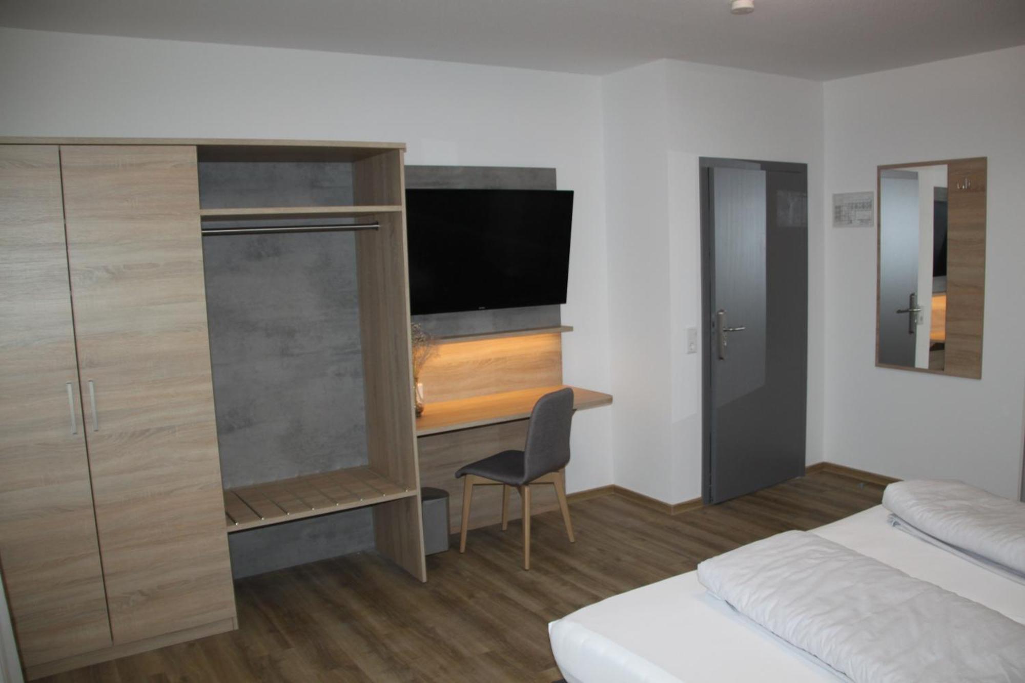 Hotel & Restaurant Am Kirschberg Alten Buseck Buitenkant foto