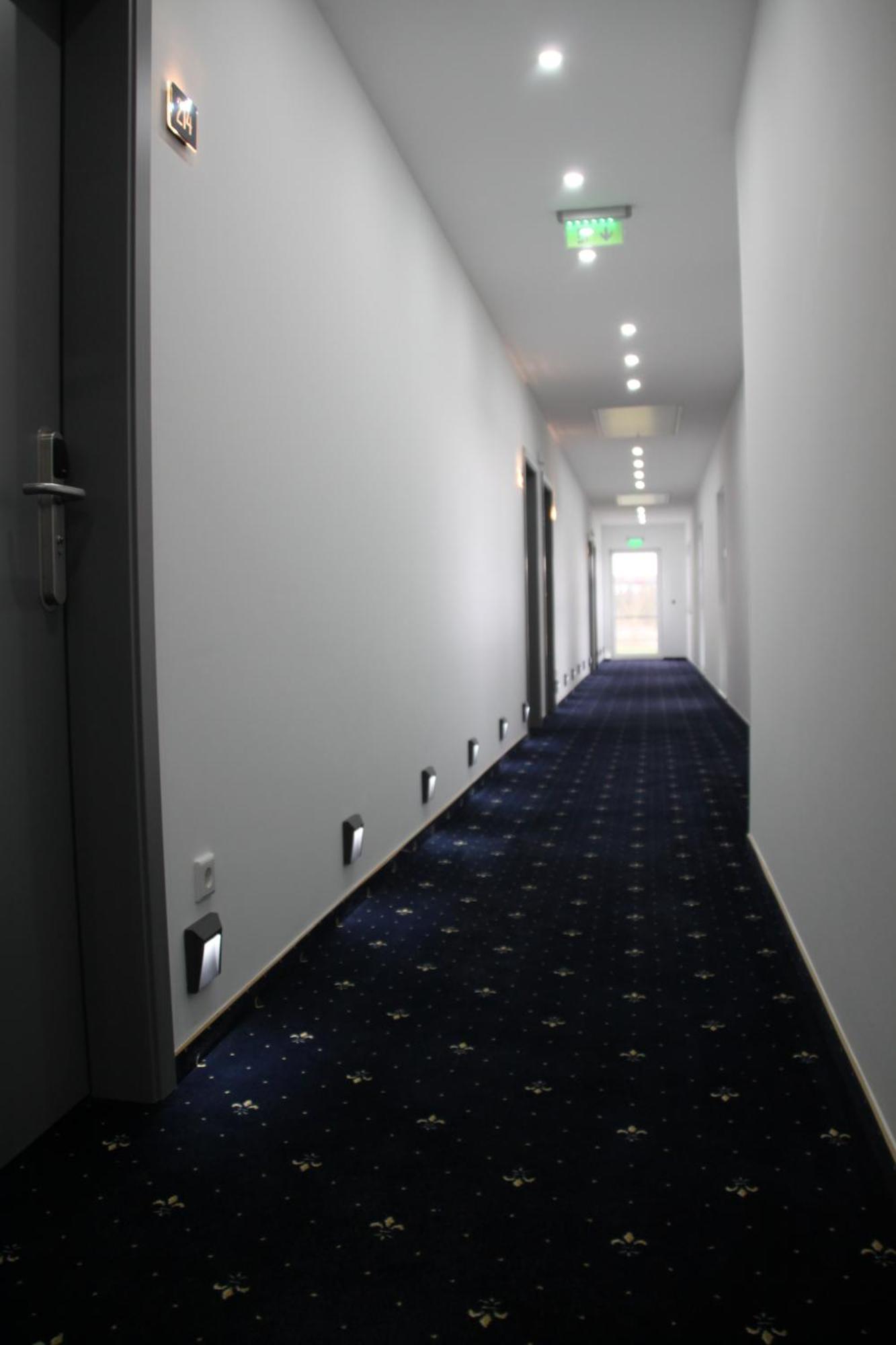 Hotel & Restaurant Am Kirschberg Alten Buseck Buitenkant foto