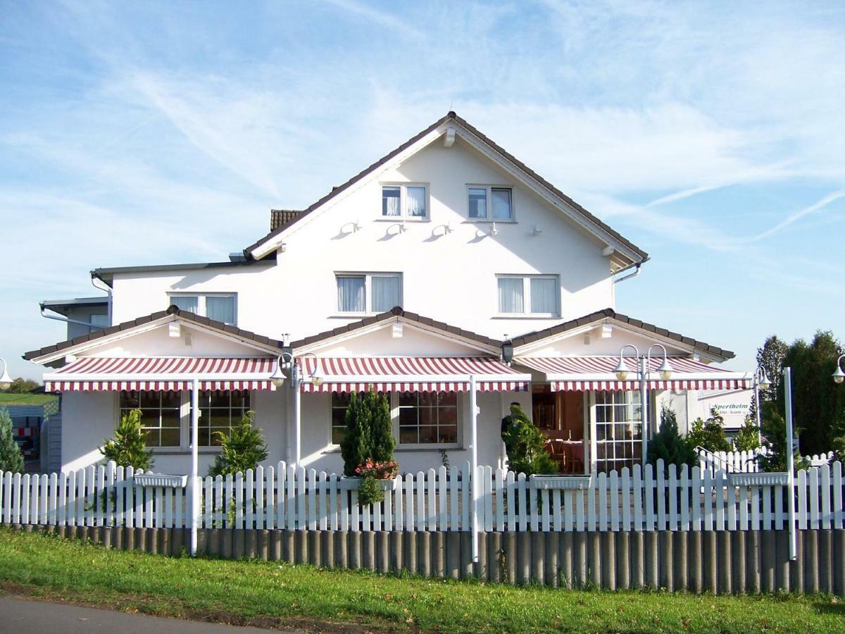 Hotel & Restaurant Am Kirschberg Alten Buseck Buitenkant foto
